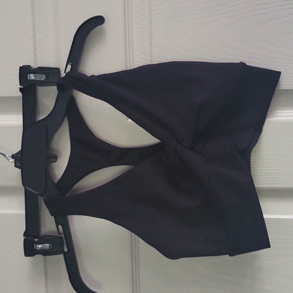 Victorias Secret  Pull On Wireless Keyhole Sports Bra Size Small